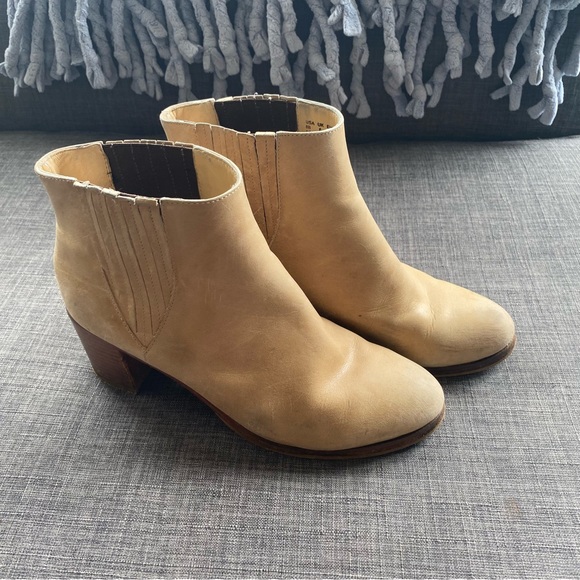 Samantha Pleet Wolverine 1000 Mile Arc Ankle Chelsea Booties - Picture 2 of 9